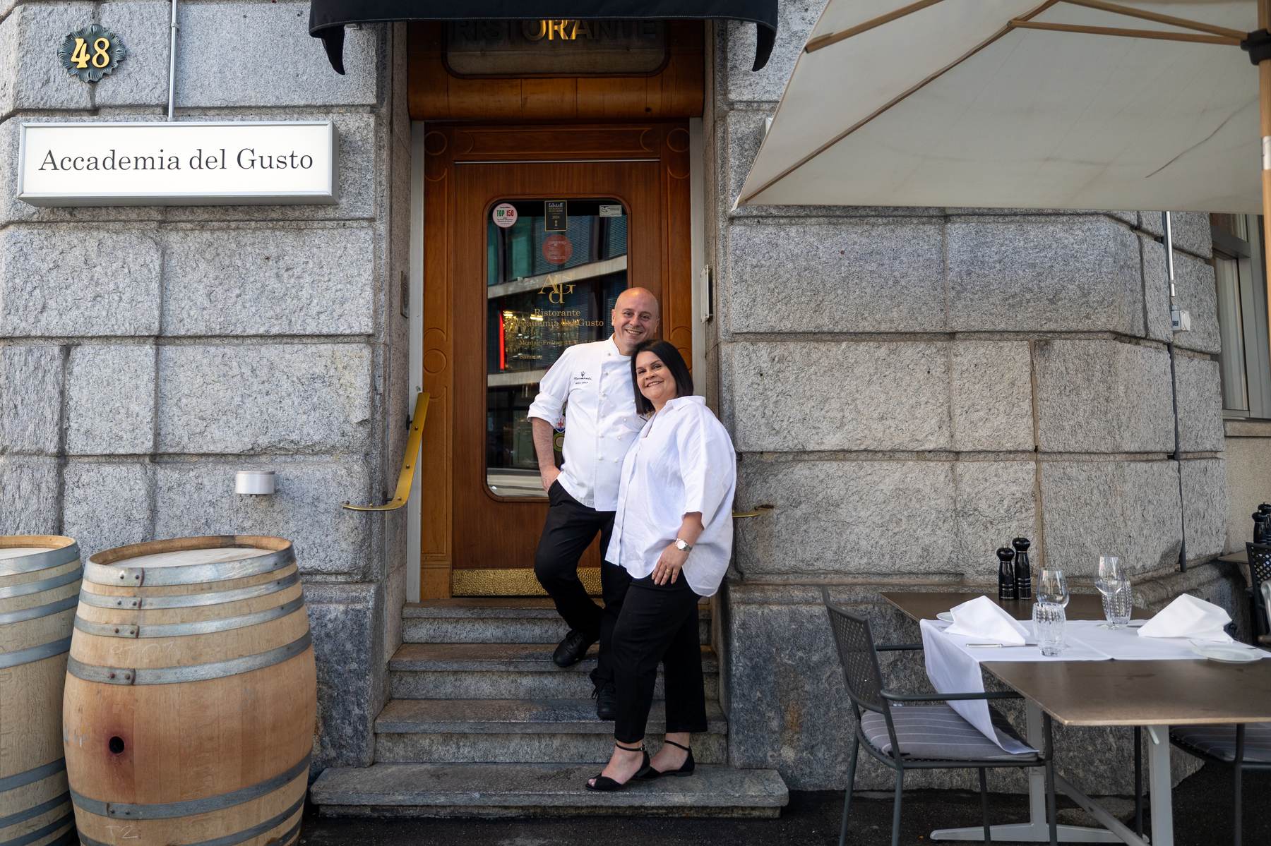 Stefano und Mariana Piscopo vor dem Ristorante Accademia del Gusto